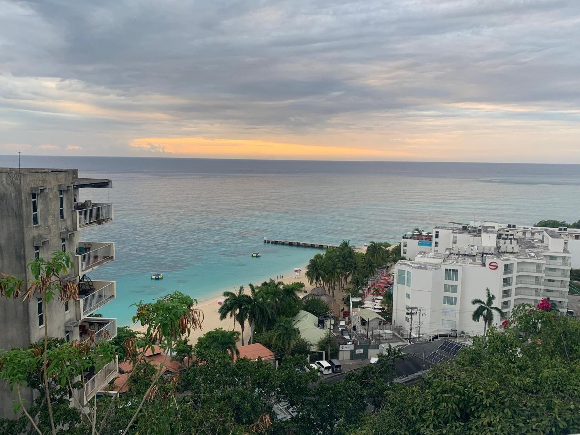 Apartment with Balcony,1661017072:JPEG