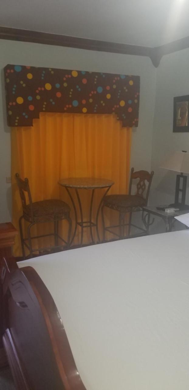 Deluxe Queen Suite