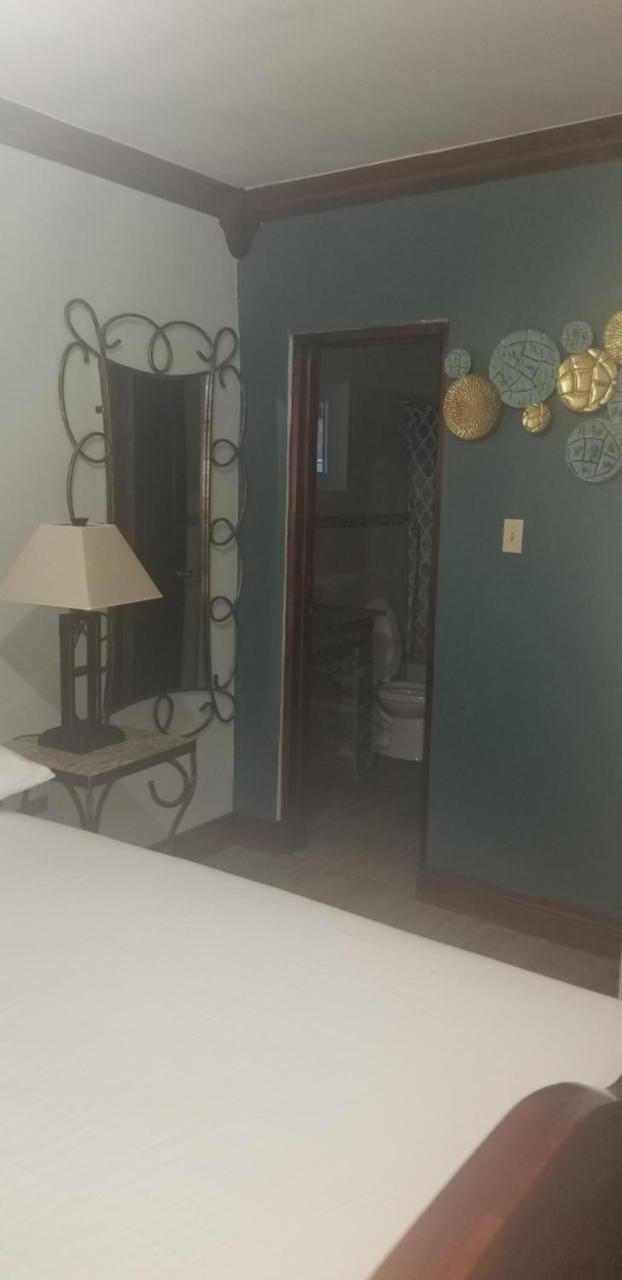 Deluxe Queen Suite