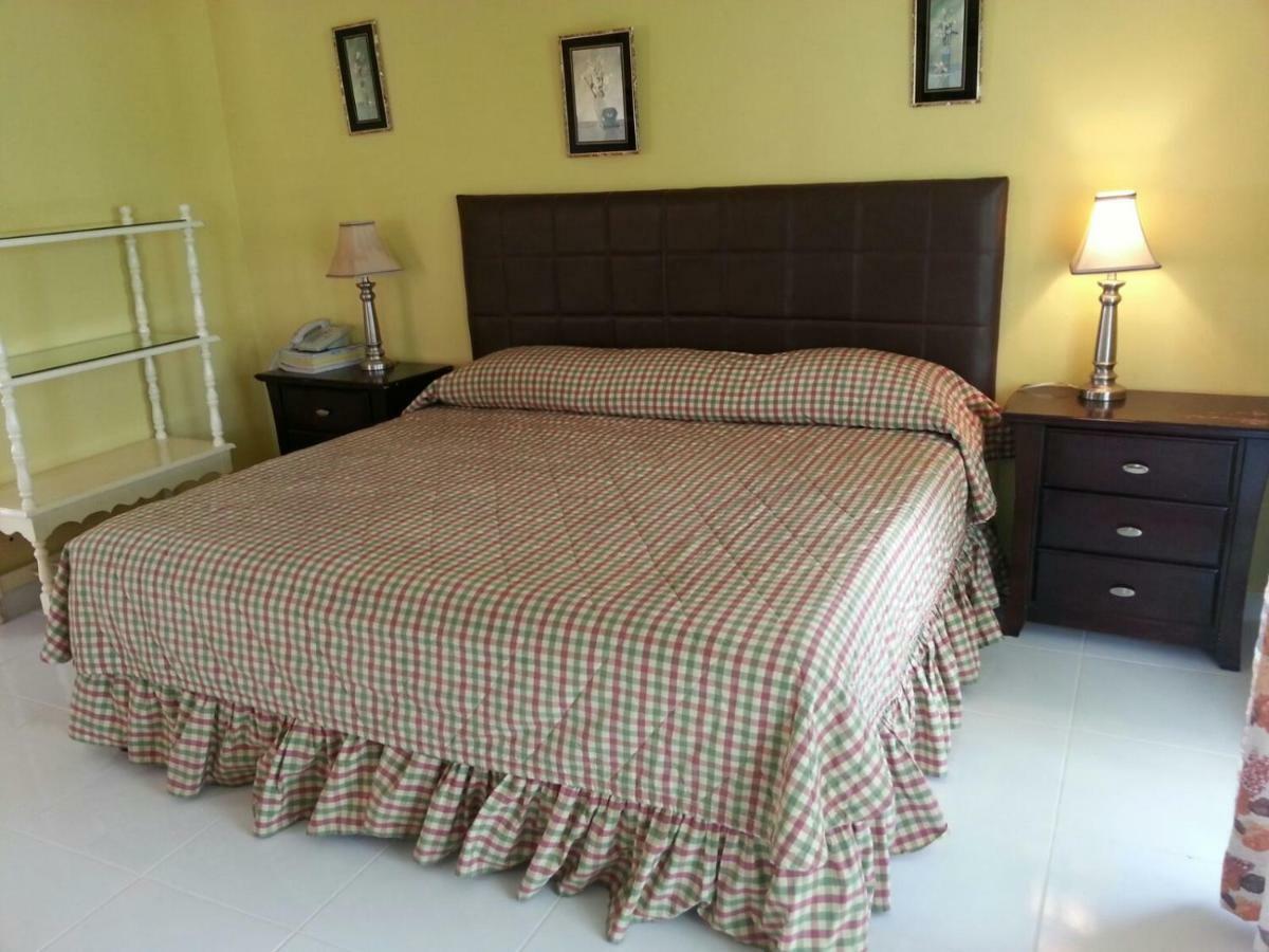 Two-Bedroom Apartment,829553201:JPEG