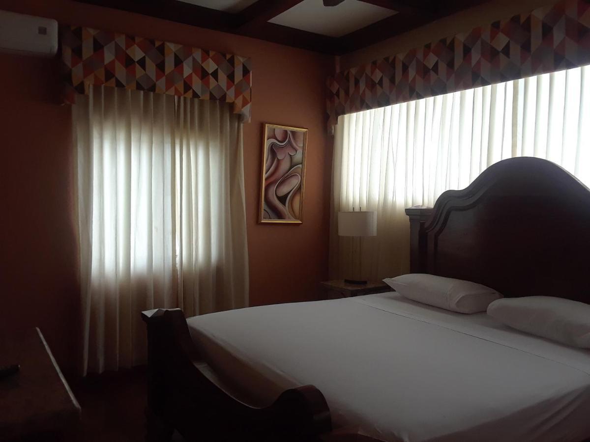 Deluxe King Suite