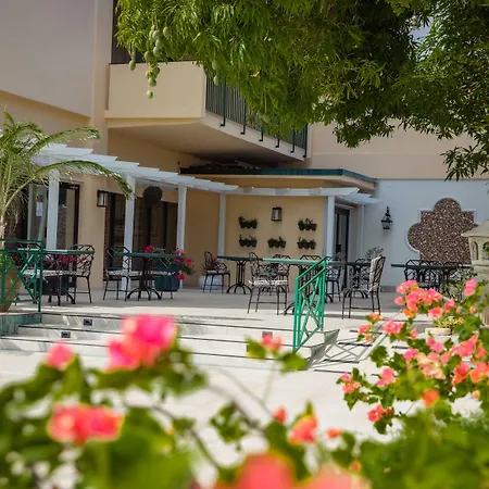 Courtleigh Hotel & Suites-3