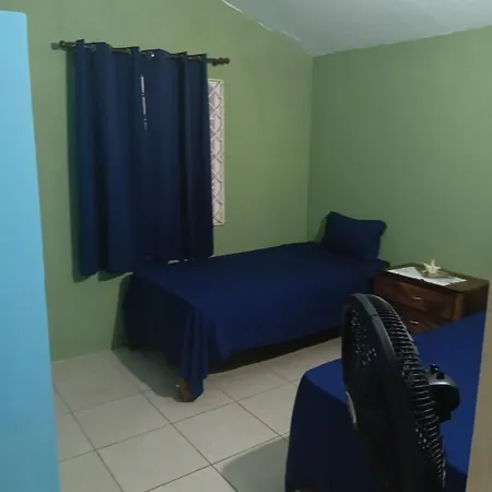 Cheerful 2-Bedroom Home In Falmouth Garden-3