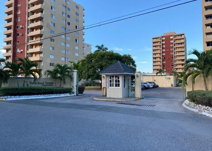 Ocho Rios Hotels With Pool near Ocho Rios Clock Tower
