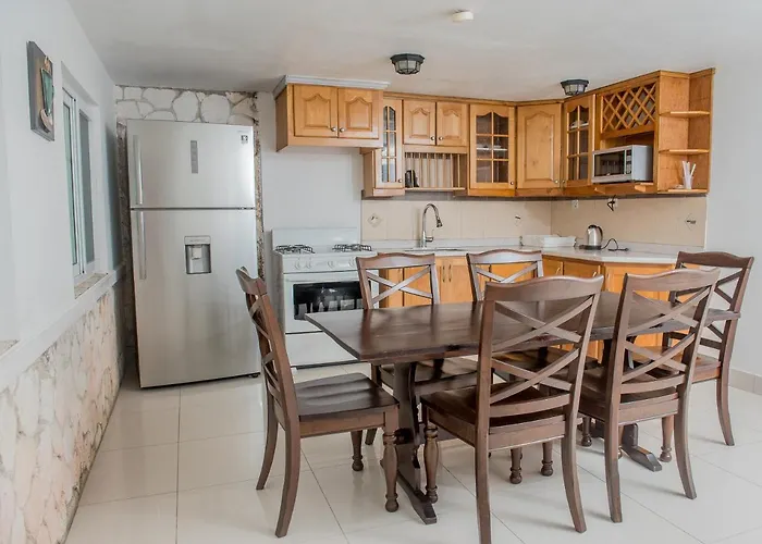 Music Mansion Exclusive Guest Villa, Sleeps 6, Trip Plan, Yacht