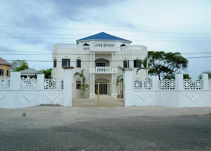 Little Savoy Hotel Runaway Bay