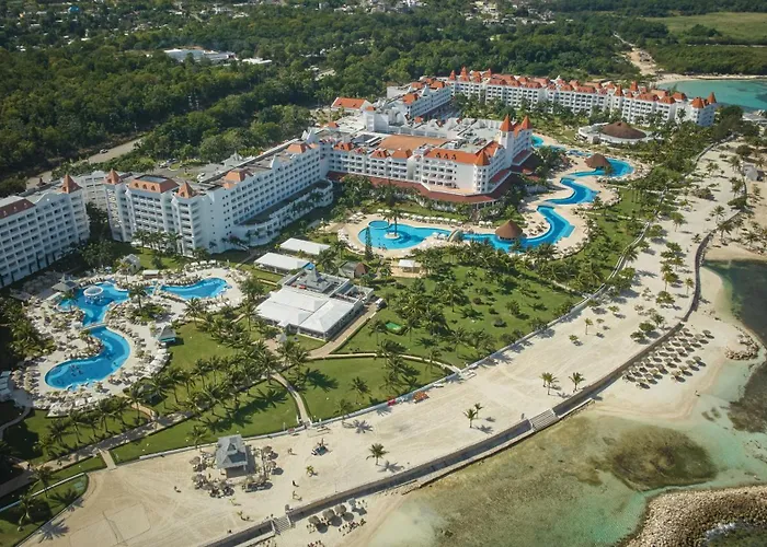 Best 8 Spa Hotels in Runaway Bay for a Relaxing Getaway