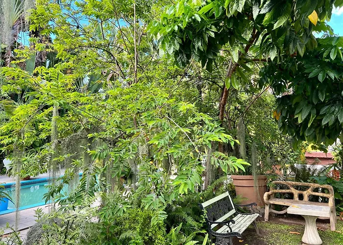 Kingston Pet Friendly Lodging and Hotels near 