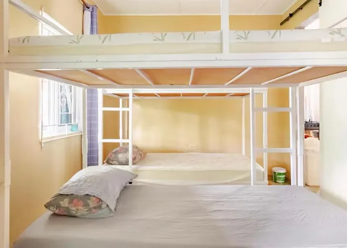 East Palm Estate Hostel