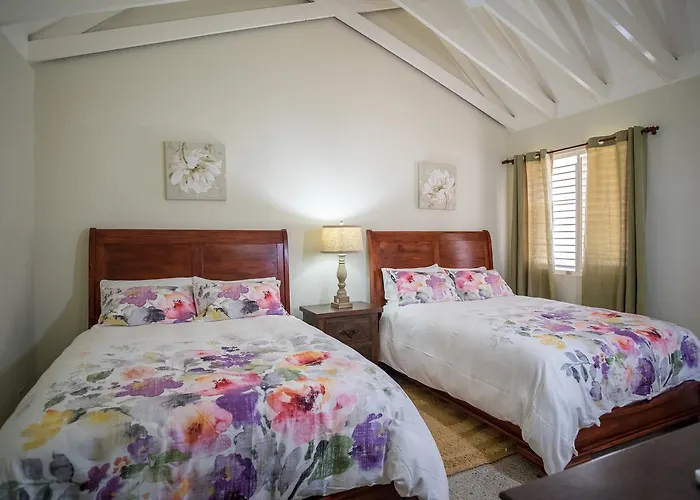 Runaway Bay Vacation Rentals