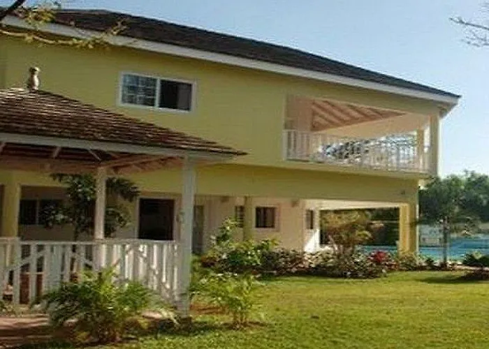 Flats in Runaway Bay