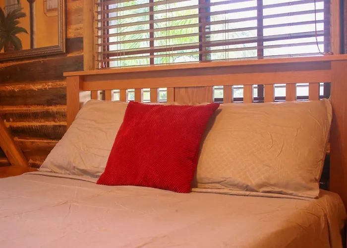Log 33 Hotel Ocho Rios